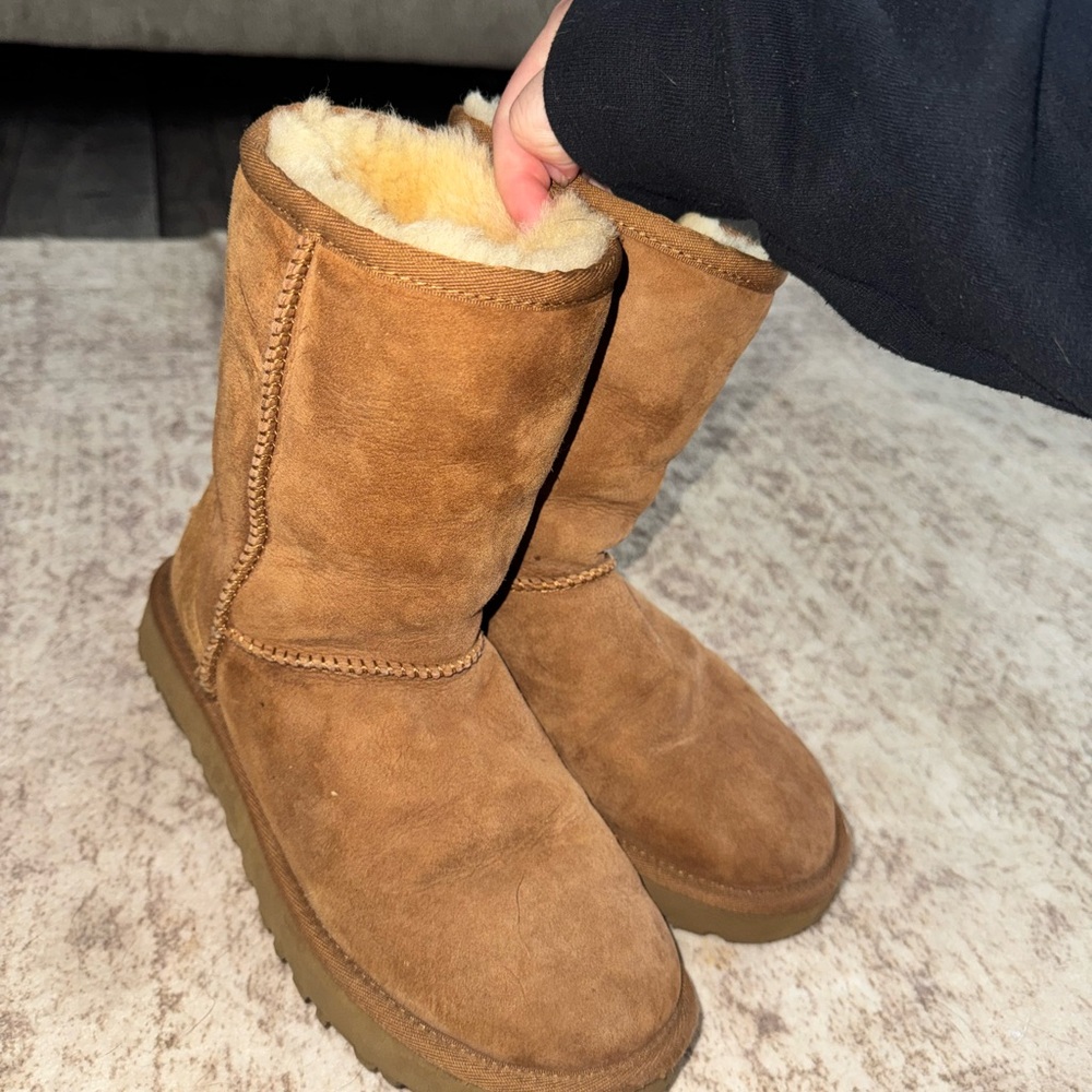 UGG Classic short Boots